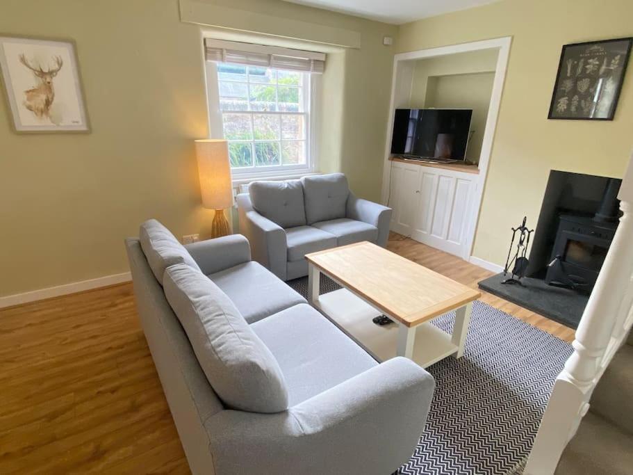 Charming 3/4 Bedroom Semi-Detached Cottage. Carberry Extérieur photo