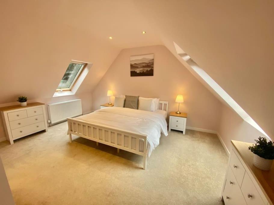 Charming 3/4 Bedroom Semi-Detached Cottage. Carberry Extérieur photo